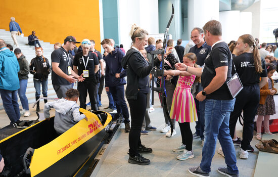 IAT und FES beim Tag der offenen Tür im Bundeskanzleramt (Foto: IAT) IAT und FES beim Tag der offenen Tür im Bundeskanzleramt (Foto: IAT)