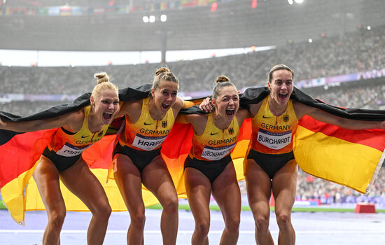 "Olympia, Paris 2024, 4 x 100 m, Frauen Finale, Deutschlands Lisa Mayer, Rebekka Haase, Gina Lückenkemper und Alexandra Burghardt" (l-r) (Foto: picture alliance | dpa | Sven Hoppe) "Olympia, Paris 2024, 4 x 100 m, Frauen Finale, Deutschlands Lisa Mayer, Rebekka Haase, Gina Lückenkemper und Alexandra Burghardt" (l-r) (Foto: picture alliance | dpa | Sven Hoppe)